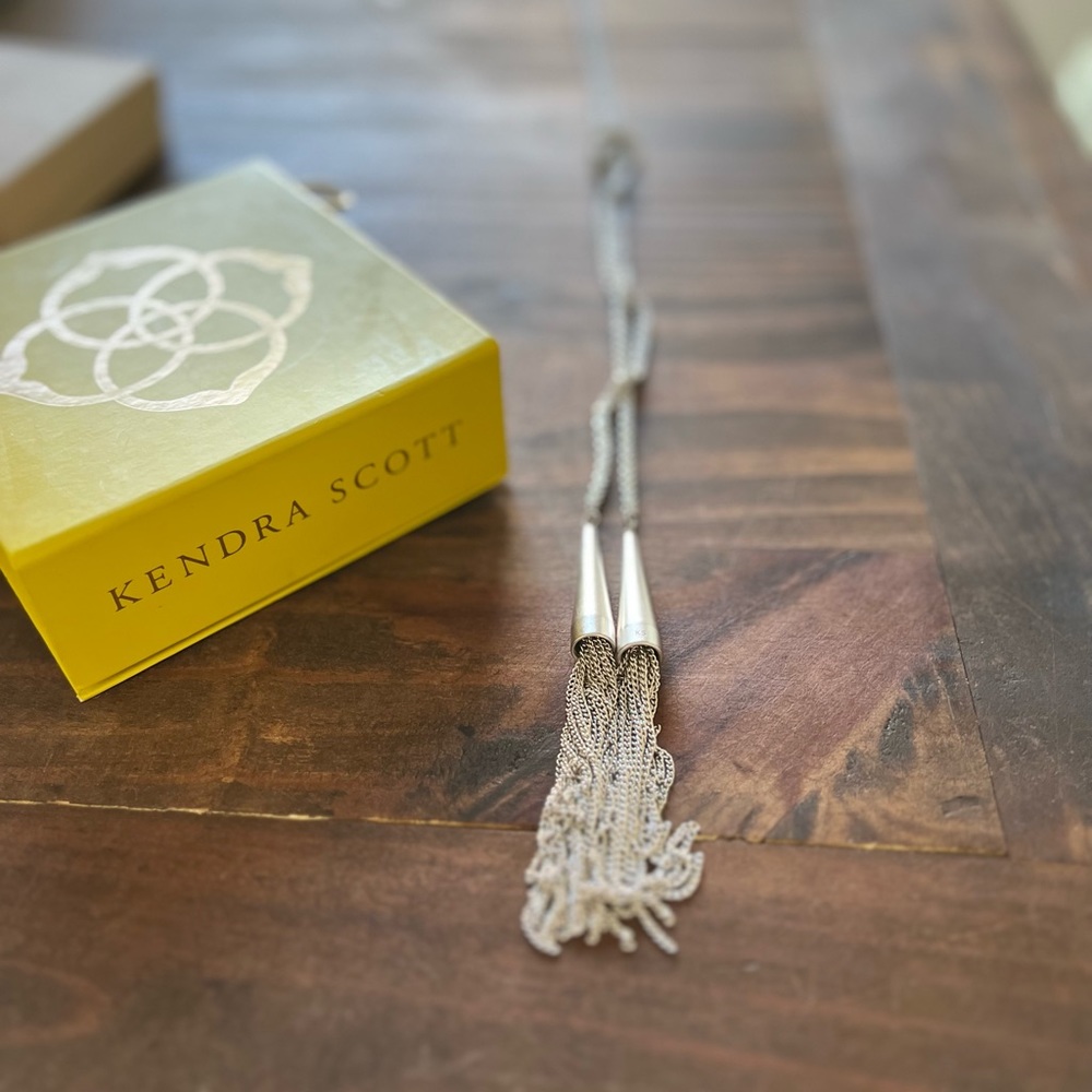 Kendra Scott necklace